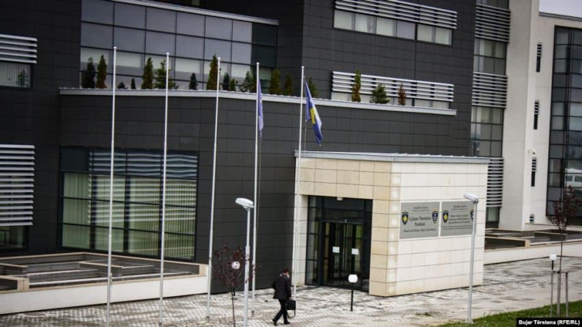 Gjykimi për krime lufte në Istog, dëshmitari rrëfen se si paramilitarët serbë e kishin hedhur në një grumbull kufomash