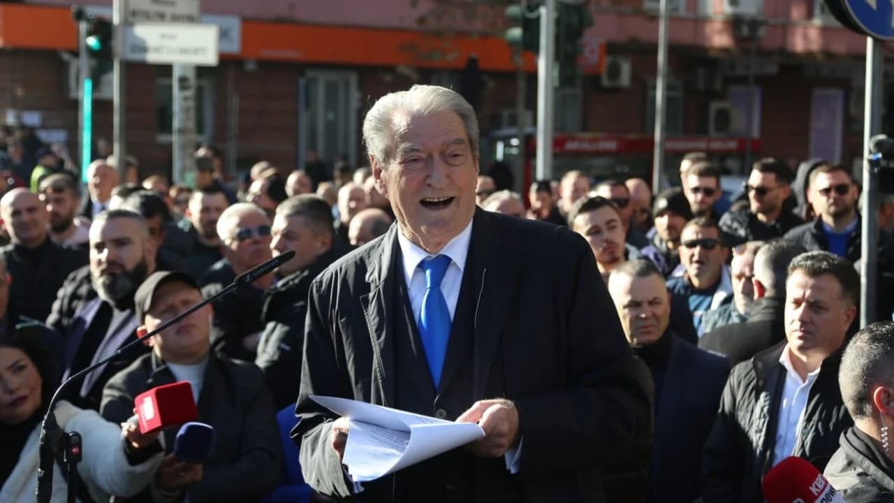 Berisha në protestë: Po burgosem pa asnjë akuzë, kjo është diktaturë