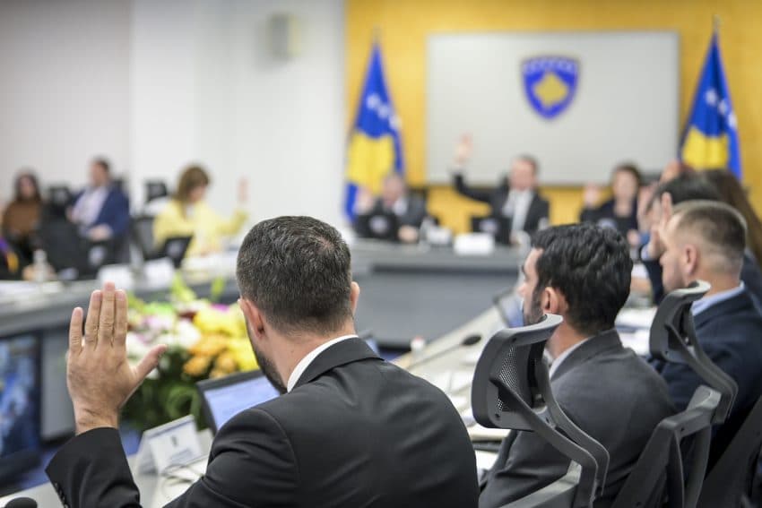 Shtesat e njëhershme prej 100 euro për fëmijët dhe pensionistët, Qeveria ndau mbrëmë mjetet
