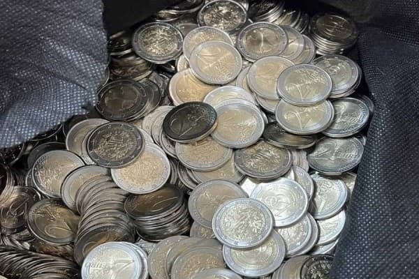 Policia sekuestron monedha nga 2 euro false në Lipjan