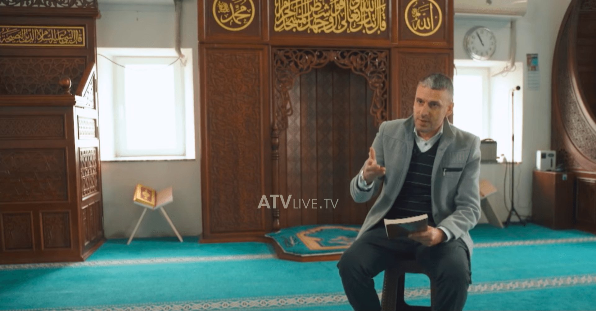 “Shkollë lart, xhami poshtë” – Imami i fshatit Lubizhdë ka një falënderim të veçantë për mësuesin katolik të asaj kohe