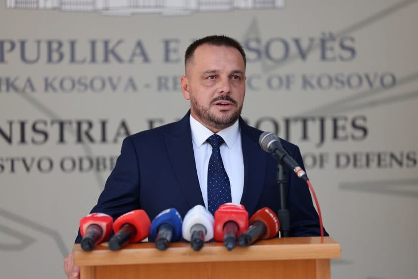 Ministri Maqedonci: Tri brigada të ushtrisë serbe, janë të vendosura përgjatë kufirit me Kosovë