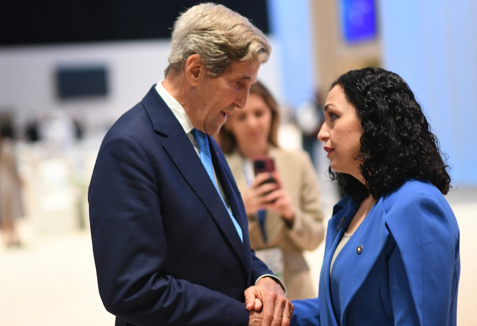 Osmani e informon ish-Sekretarin amerikan Kerry për sigurinë në Kosovë