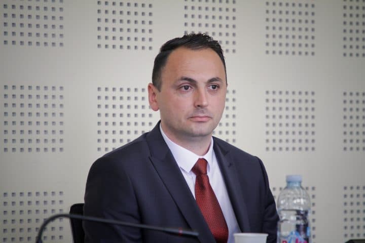 Shefi i AKI-së raporton sot para deputetëve