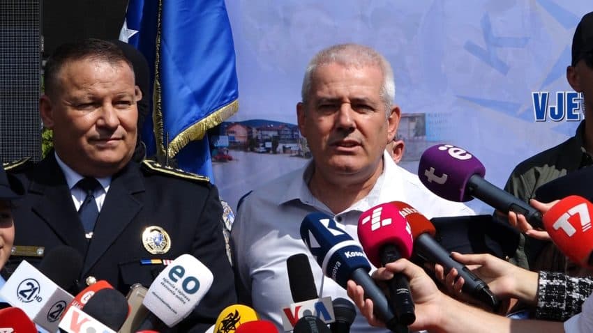 Ministri Sveçla bashkë me drejtorin e Policisë mbajnë konferencë për media