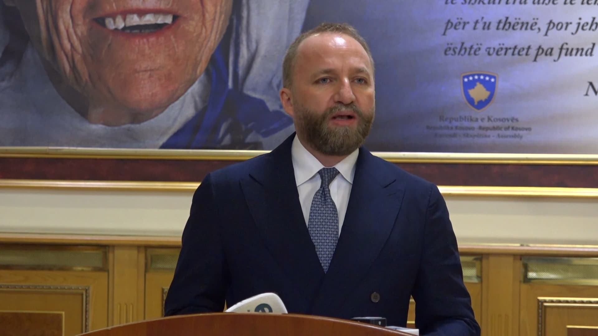 Tahiri: Kurti e ka vendos Albulena Haxhiun si barrikadë se s’i ka votat për qeveri