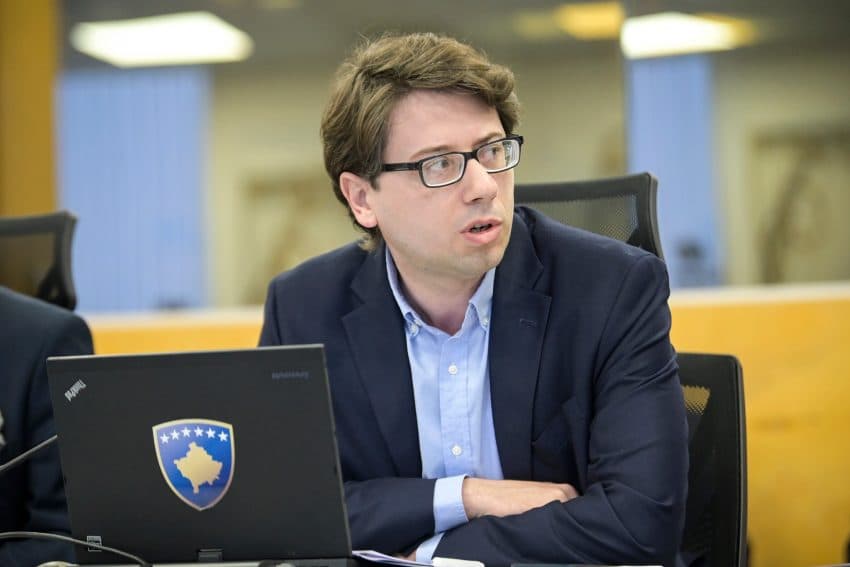 Murati publikon të dhëna për rritjen e shumës së pagave në sektorin publik dhe privat