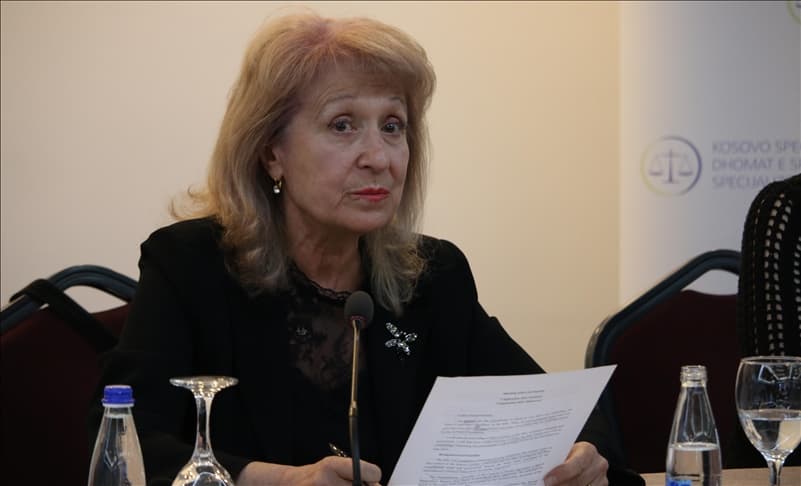 Trendafilova përfundon vizitën në Ambasadën e Zvicrës, nuk prononcohet për media
