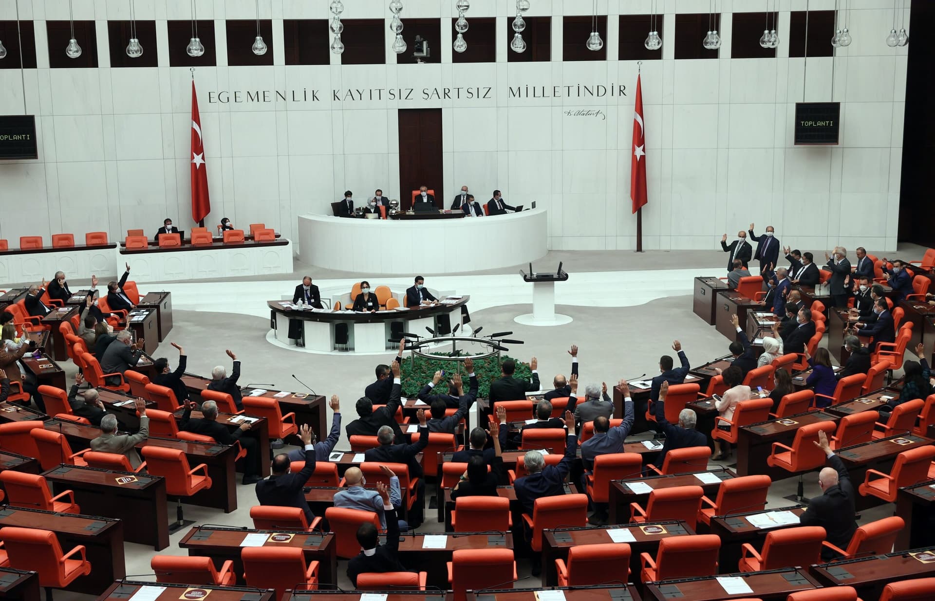 Parlamenti turk miraton anëtarësimin e Suedisë në NATO