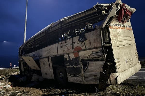 Turqi: 9 të vdekur dhe 30 të plagosur pasi autobusi bie në kanal
