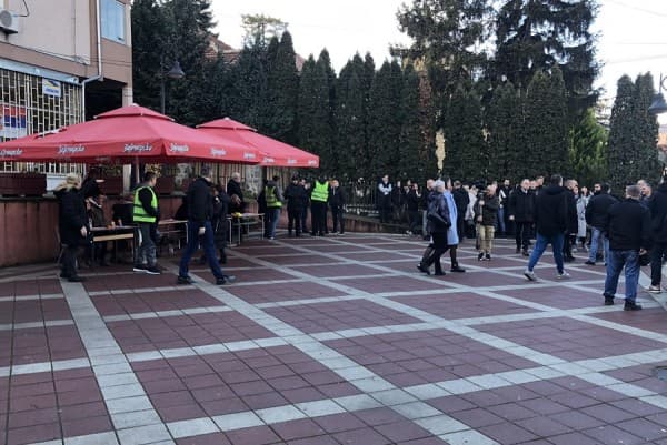 Uglanin: Mbi 4 mijë qytetarë nënshkruan peticionin për shkarkimin e Erden Atiqit