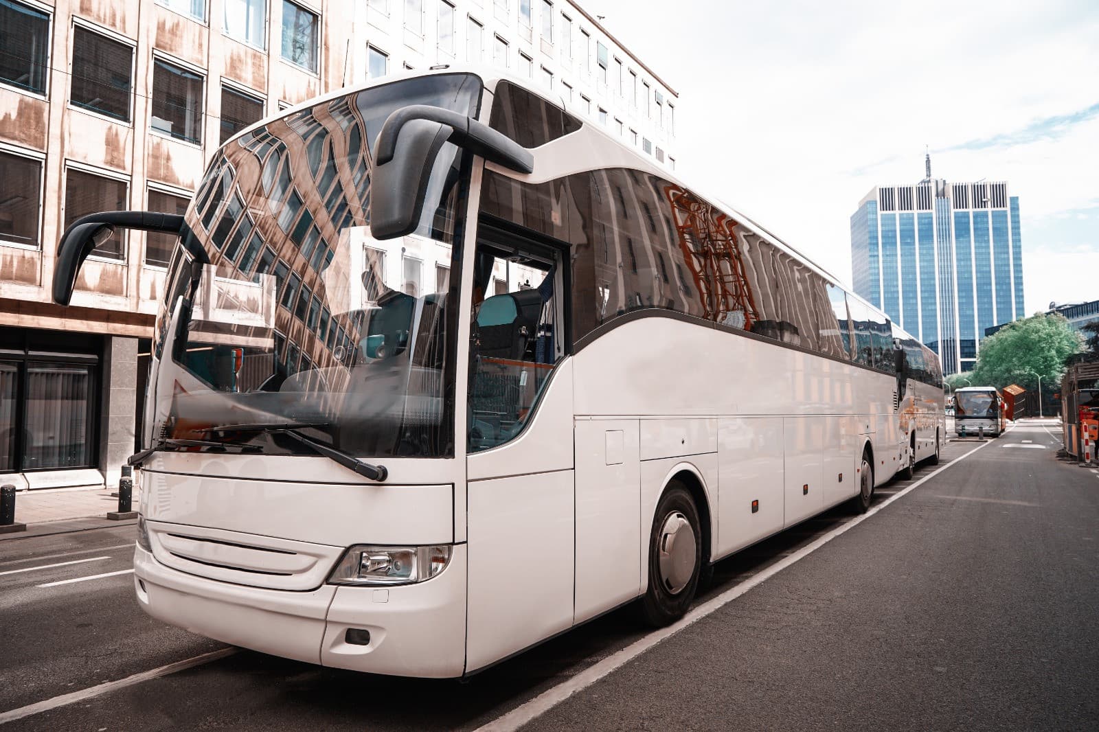Liberalizimi i vizave – Kompanitë e autobusëve shpeshtojnë linjat, mijëra kosovarë rezervojnë biletat