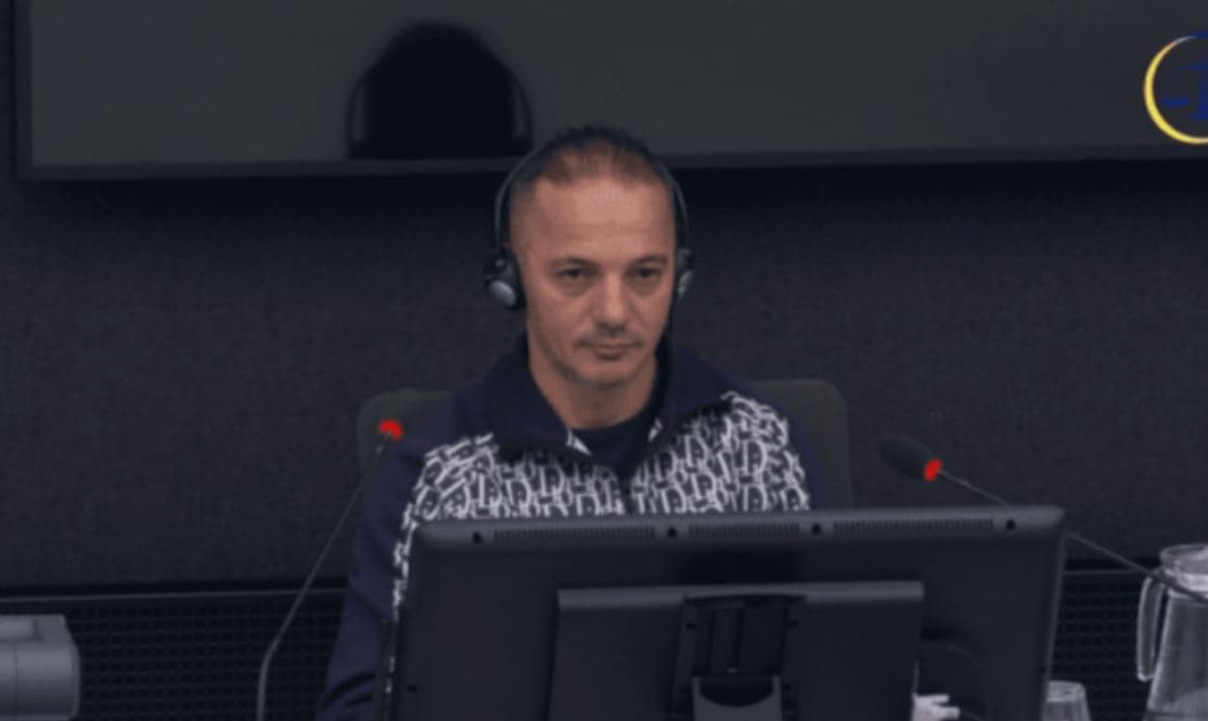 Në seancë private për publikun, Safet Gashi fillon dëshminë në gjykimin ndaj Pjetër Shalës