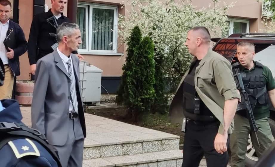 Sot fillon grumbullimi i nënshkrimeve për shkarkimin e Ilir Pecit nga pozita e kryetarit të Zveçanit