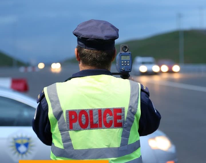Mbi 2 mijë gjoba trafiku për 24 orë, Policia njofton për dhjetëra aksidente e disa të arrestuar