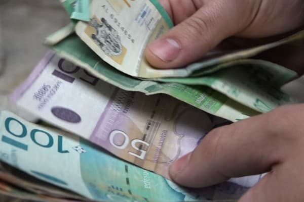 ShBA-ja i kërkon Kosovës të rishqyrtojë vendimin për dinarin
