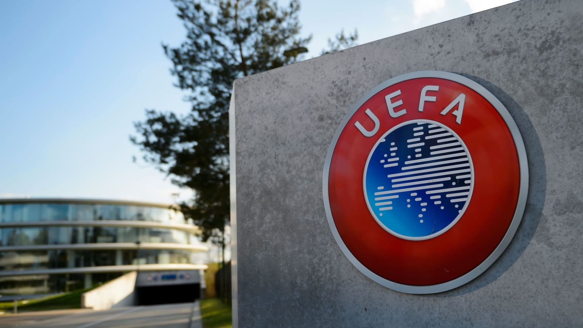 ​Jep dorëheqje shefi i futbollit të UEFA-së