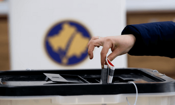 Votimi në diasporë, ambasada e Kosovës në Gjermani tregon procedurat e plotësmit dhe dërgimit të fletëvotimit