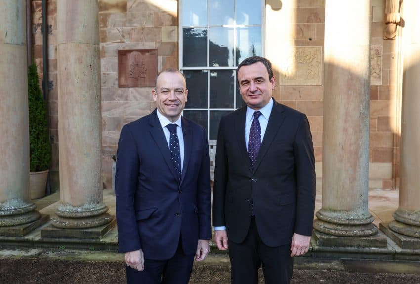 Kurti takon Sekretarin e Shtetit për Irlandën Veriore, Chris Heaton-Harris