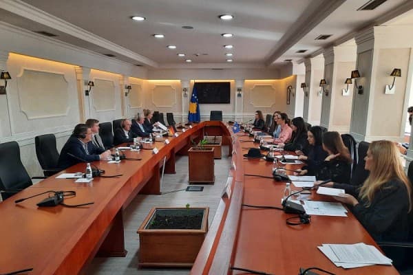 Deputetët kosovarë takohen me delegacionin e Gjermanisë, diskutojnë për sigurinë në Ballkan