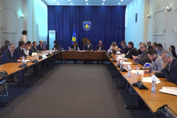 Deputetët e LV-së kërkojnë sërish shkarkimin e bordit të KPM-së