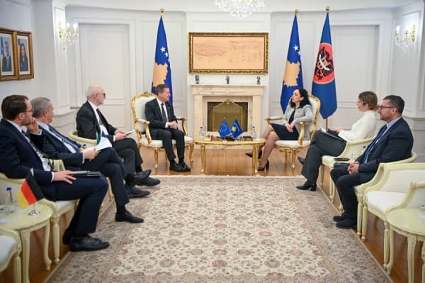 Osmani me ambasadorët e QUINT-it flasin për dinarin dhe për zgjedhjet në katër komunat në veri