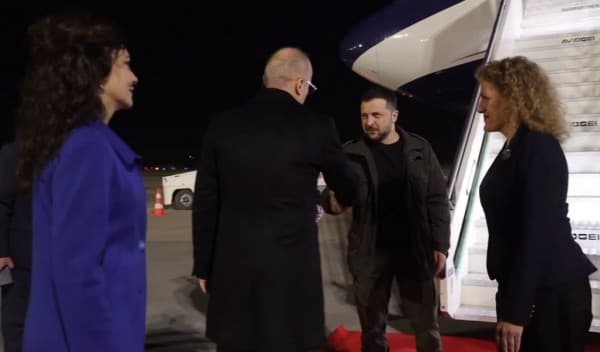 ​Zelensky mbërrin në Tiranë