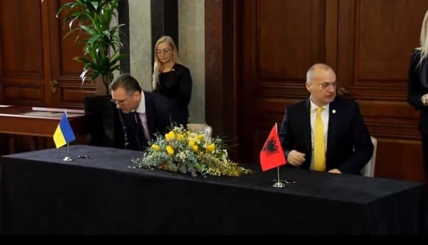 Ministri Hasani takohet me homologun nga Ukraina