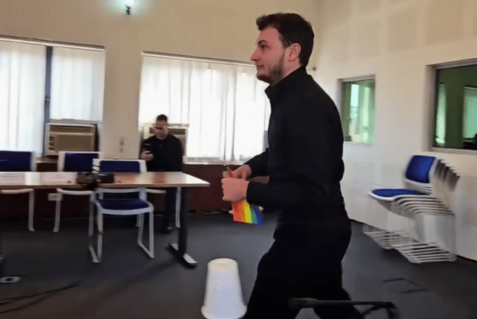 “Homofobët s’kanë vend n’Kuvend”, ndërpritet mbledhja e Komisionit për të drejta të njeriut