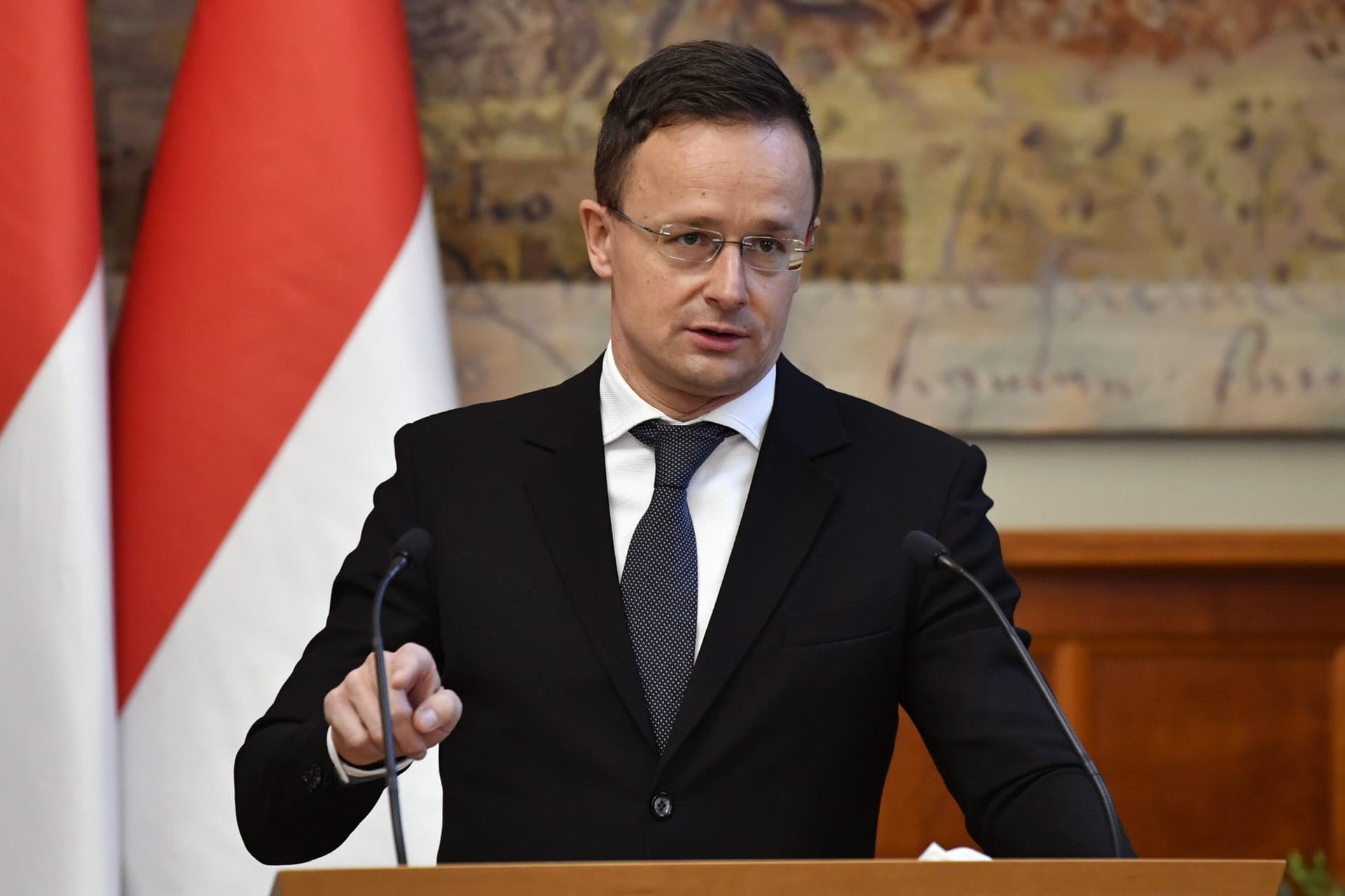 Ministri hungarez thotë se anëtarësimi i Serbisë në BE s’duhet të kushtëzohet me Kosovën