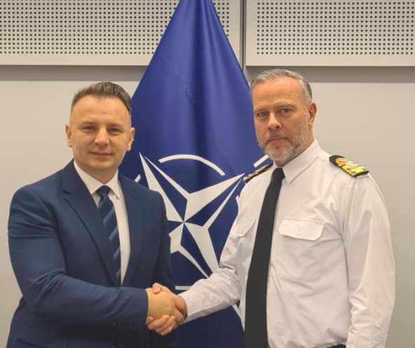 Ambasador i Kosovës në NATO takon admiralin Rob Bauer