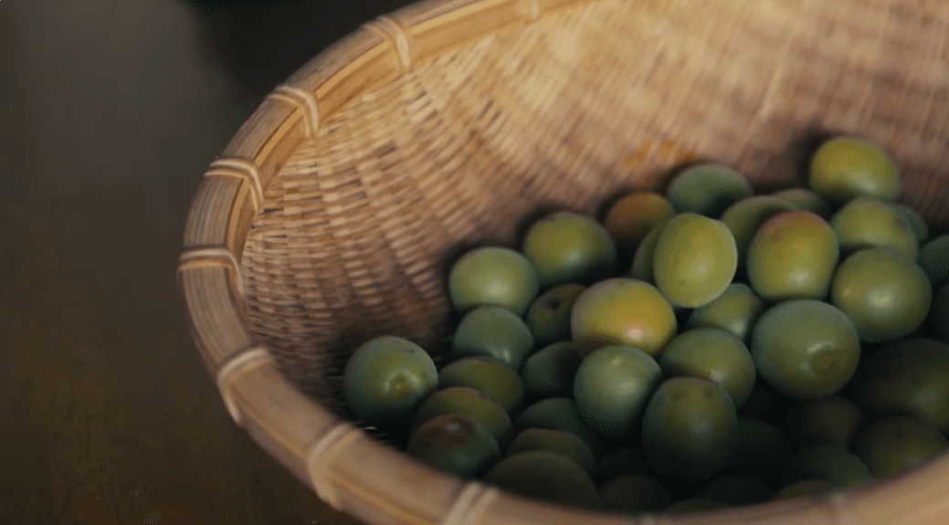 Arsyet pse nuk duhet të hamë kurrë fruta të papjekura