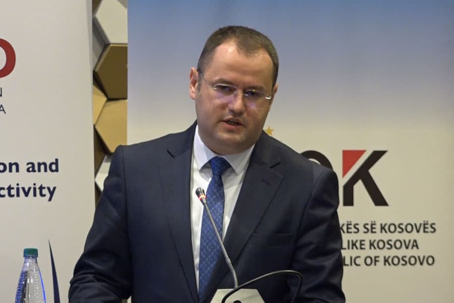 Guvernatori paralajmëron rënien e normave të interesit të kredive gjatë 2025-së