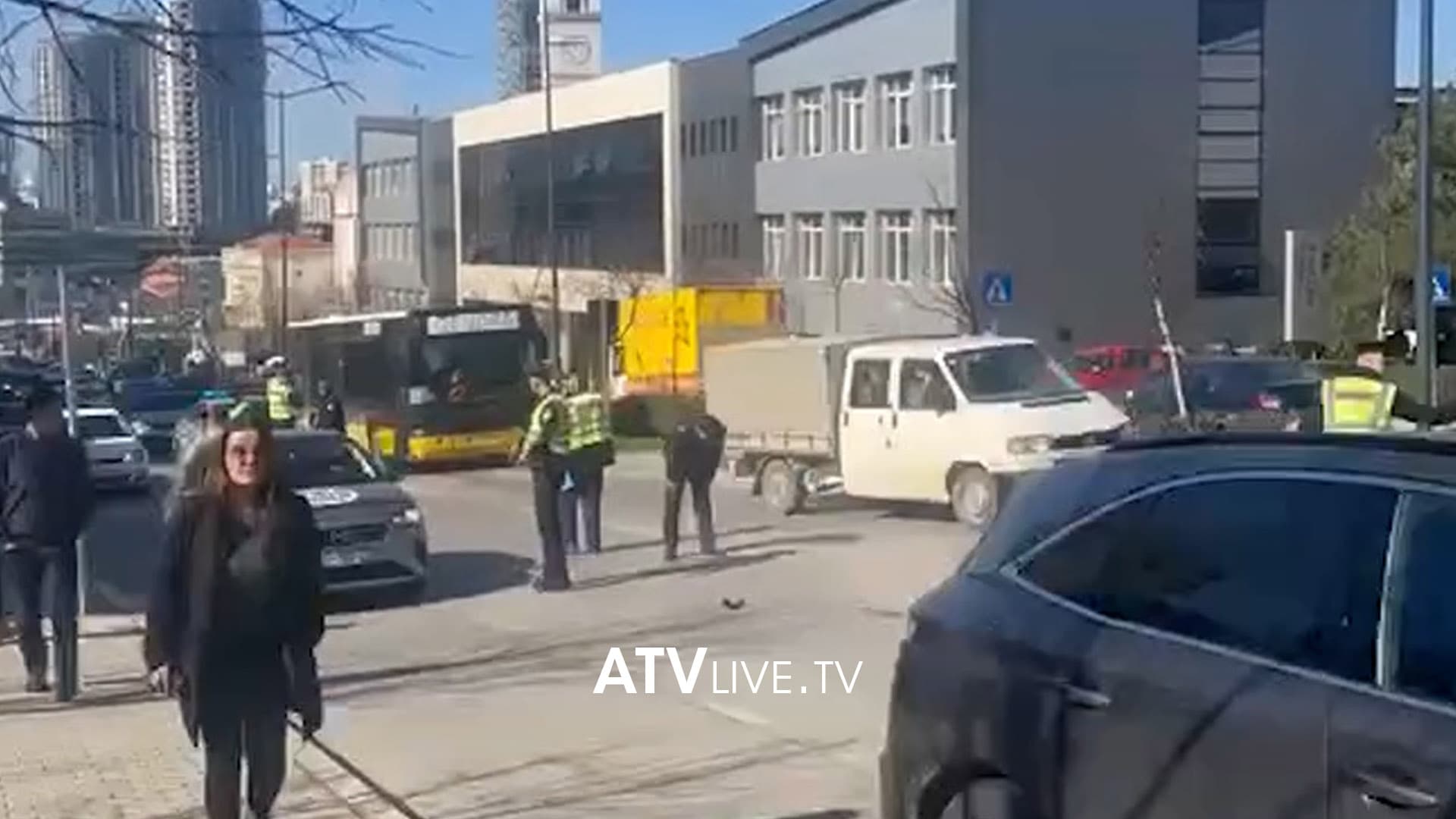 Një person goditet nga vetura te ‘Lesna’ në Prishtinë, shoferi i makinës ikë nga vendi i ngjarjes