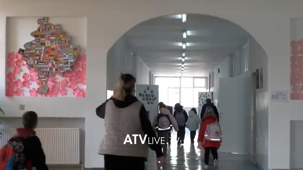 “Tik-Tok” kërkohet të ndalohet edhe në shkolla, përdorimi i tij i tepërt konsiderohet i dëmshëm për shoqërinë
