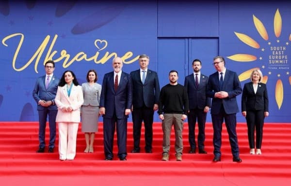 Foto familjare e liderëve pjesëmarrës në Samitin Ukrainë-Evropa Juglindore në Tiranë