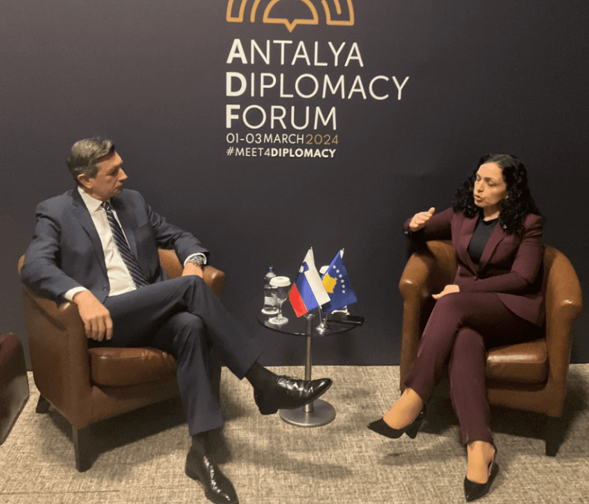 Pahor takohet me presidenten Osmani në Turqi, konstaton se dialogu Kosovë-Serbi është bllokuar