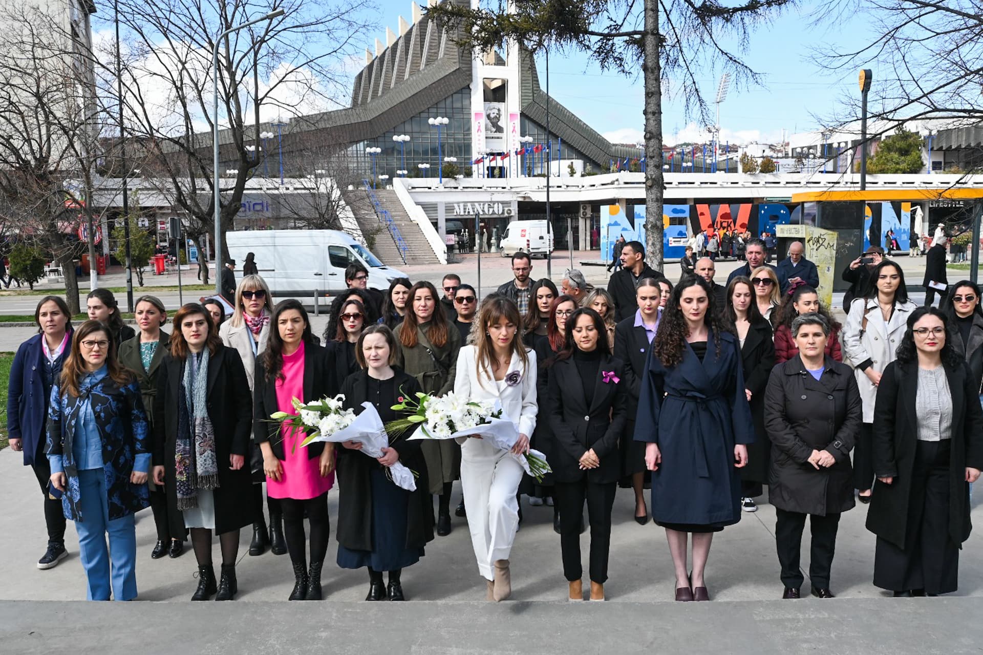 Në Ditën Ndërkombëtare të Gruas, Haxhiu bën homazhe te Memoriali Heroinat