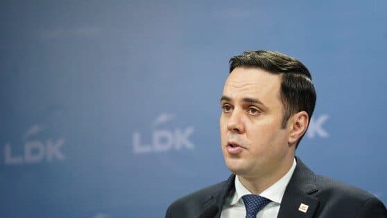 Kontratat njëburimore, Abdixhiku-Qeverisë: Nga Kuvendi mund të ikni, por nga e vërteta jo