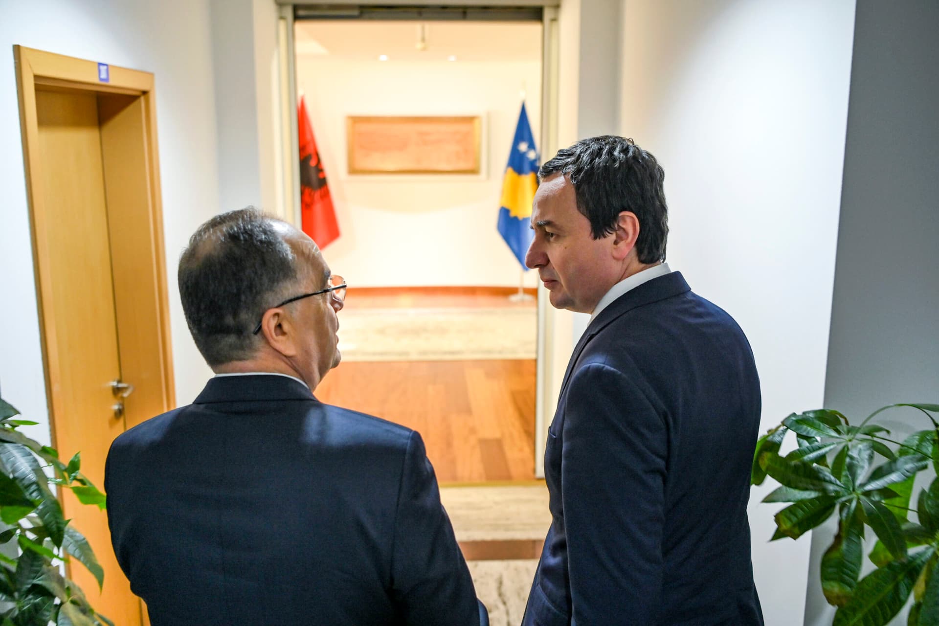 Presidenti Begaj këshillon Kosovën: Dëgjojeni më shumë ShBA-në e BE-në