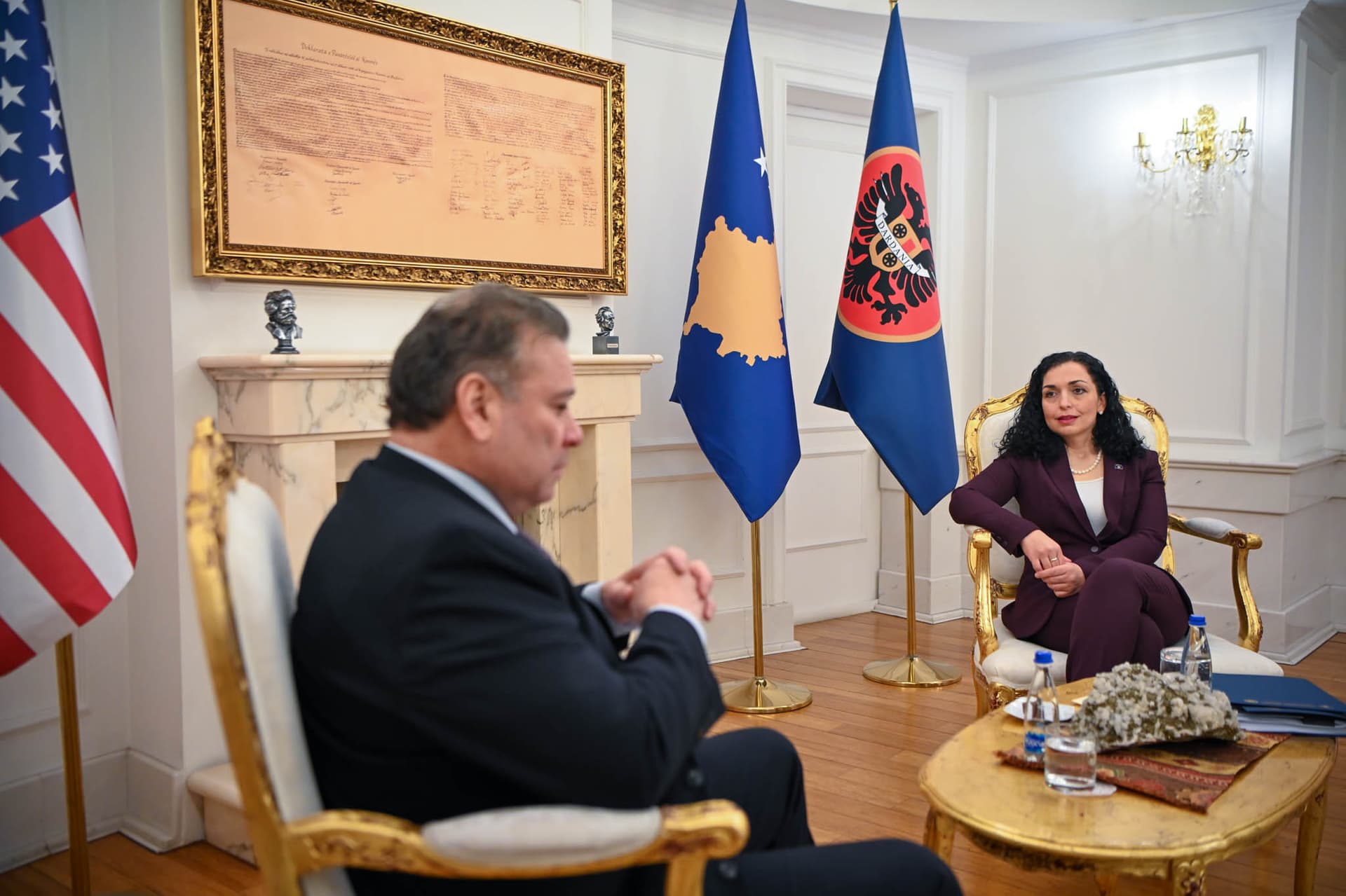 Escobar e konsideron Osmanin si garantuesen kryesore të raporteve ShBA-Kosovë