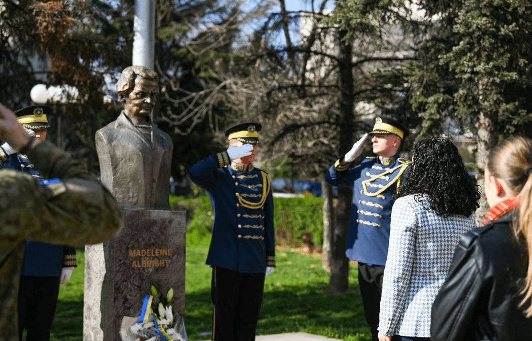 Osmani: Do ta kujtojmë gjithmonë kontributin këmbëngulës të Albright