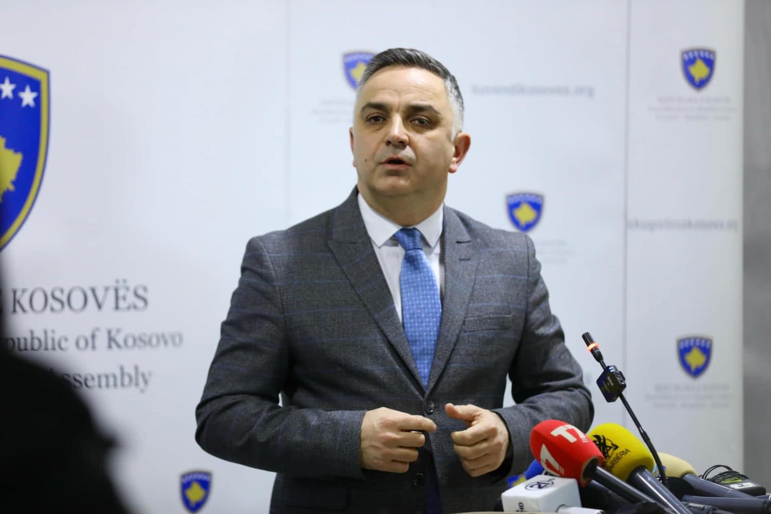 Tahiri: Qeveria po i bën temë çështjet e brendshme, po i shkaktohet dëm të madh Kosovës