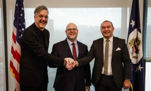 Hovenier takon udhëheqësit e odave ekonomike të Kosovës e Serbisë, flasin si të përmirësohet bashkëpunimi mes bizneseve të dy vendeve
