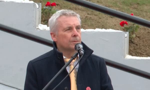 Rohde në Krushë të Madhe: Kjo dhe masakrat tjera treguan se ishte koha që NATO-ja të ndërhynte