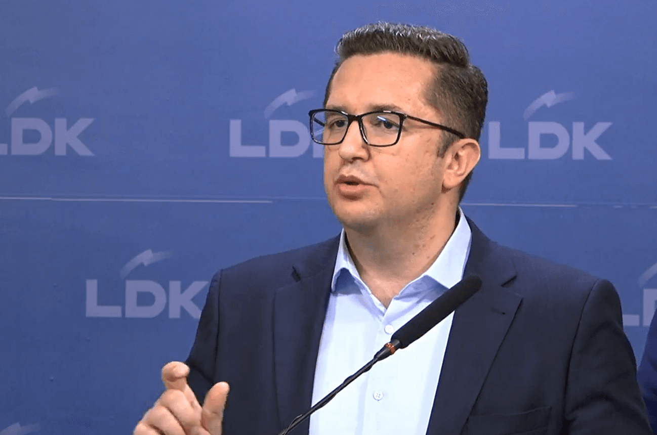 LDK-ja akuzon pushtetin se po vjedh miliona përmes kontratave njëburimore
