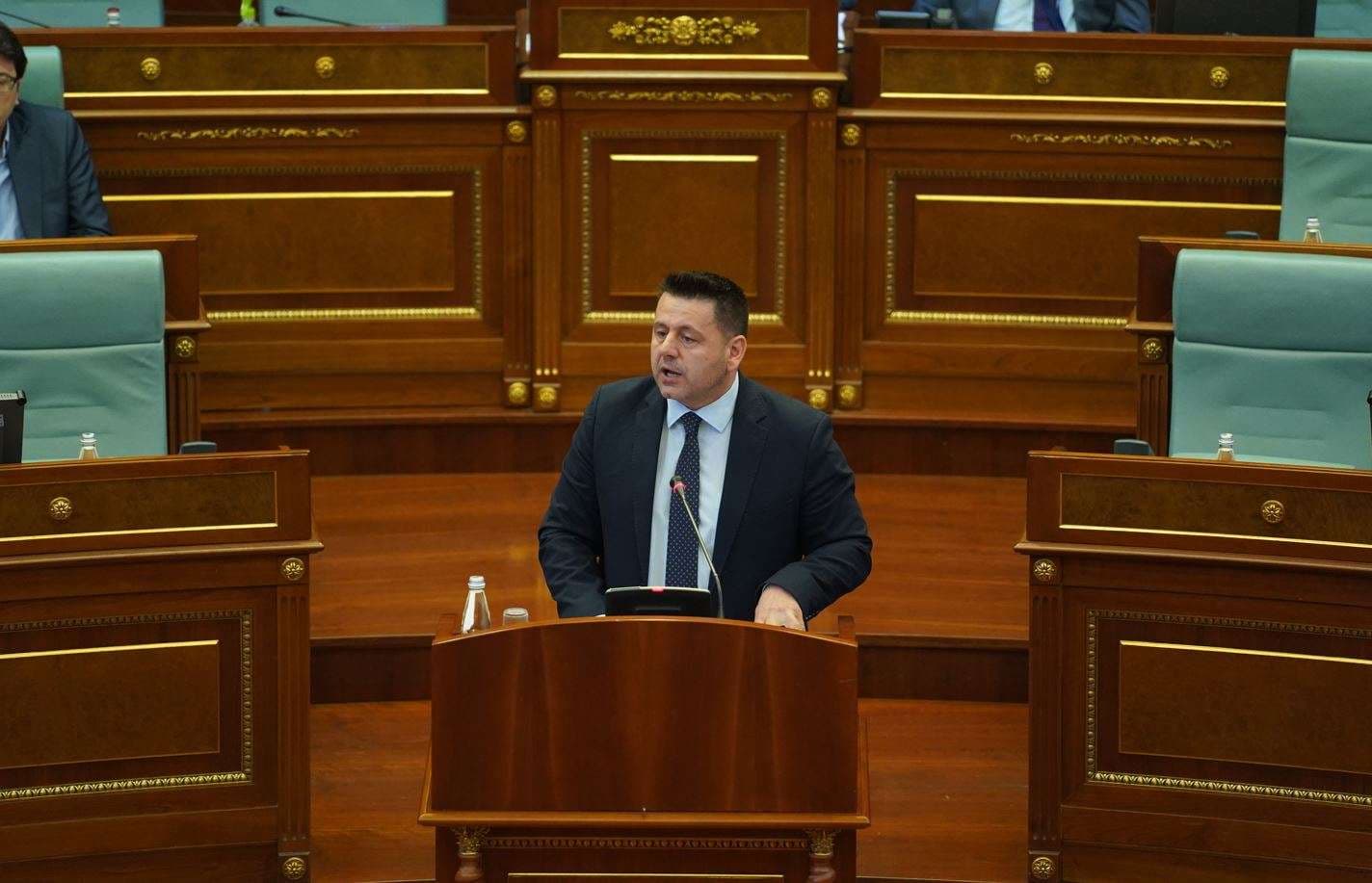 Berisha: Sa të jep Albini tokë për kisha, nuk do të ketë luftë me Serbinë