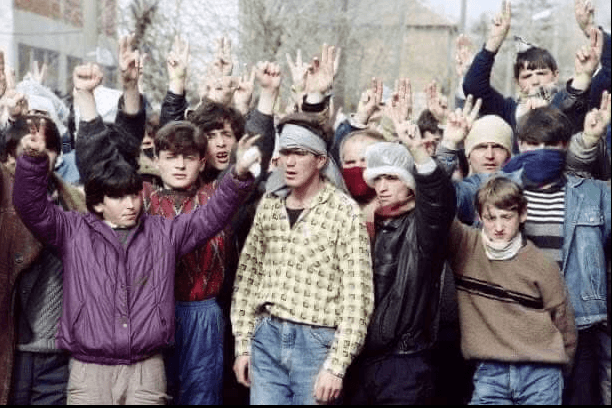Kryeministri Kurti kujton demonstratat e vitit 1989 në 35-vjetorin e tyre
