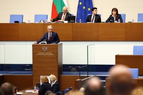 ​Parlamenti bullgar pranon dorëheqjen e kryeministrit Nikolai Denkov
