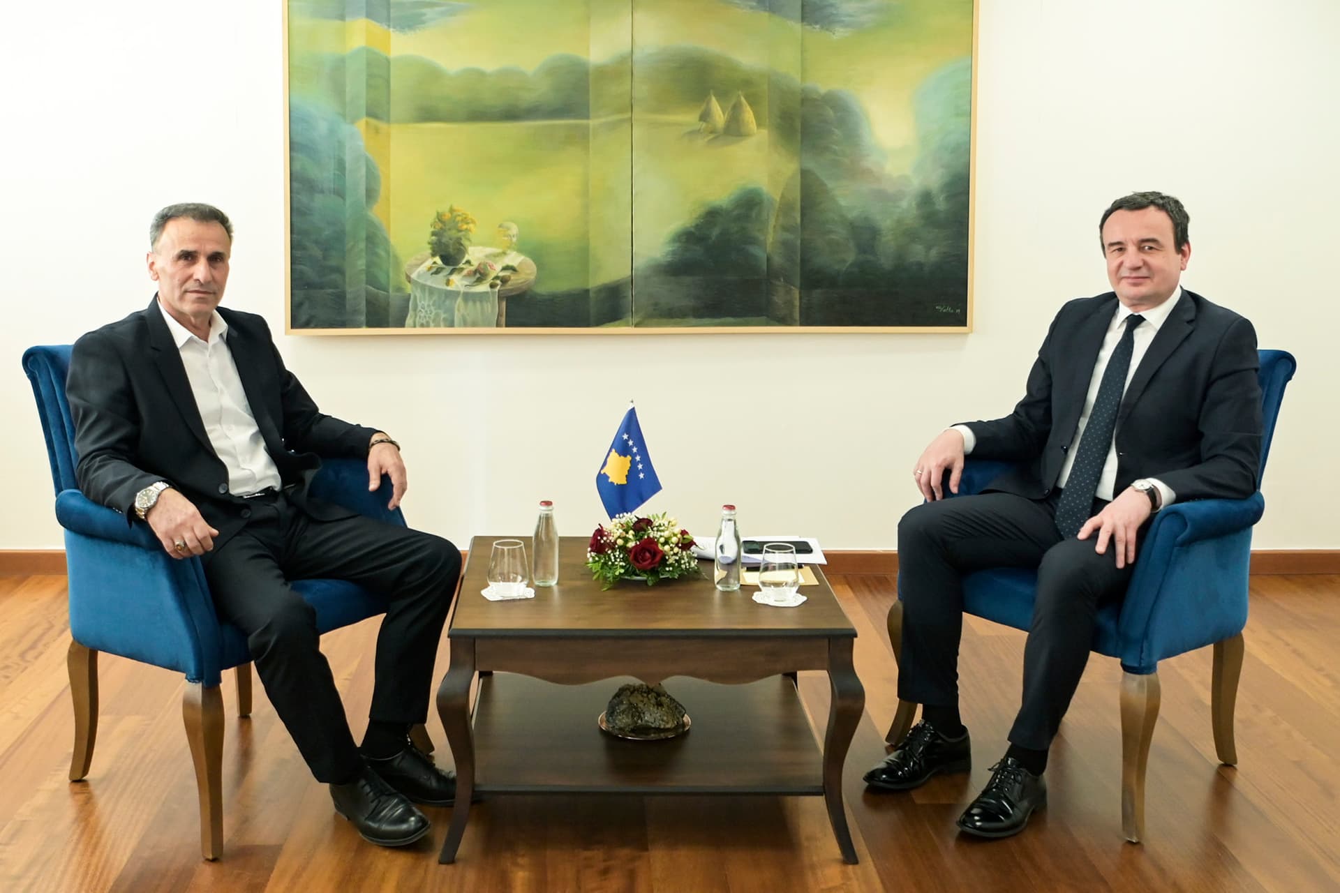 Kurti shkon në Leposaviq, takon kryetarin Lulzim Hetemin